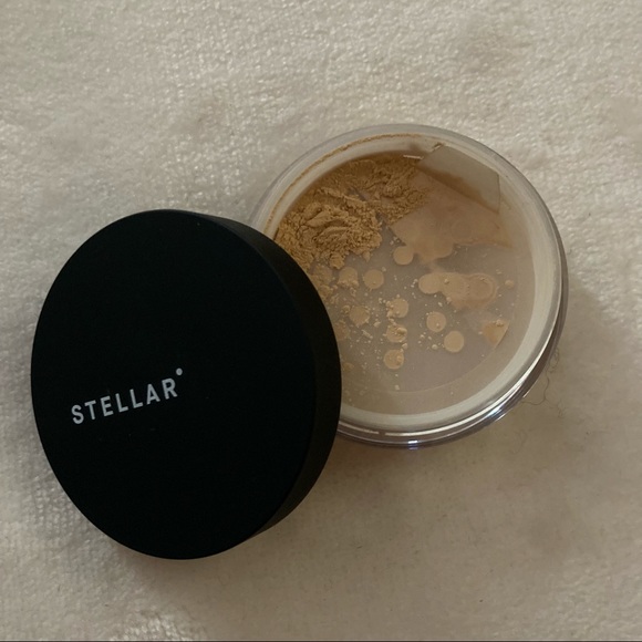 Stellar Cosmetics glow setting powder - Picture 3 of 3